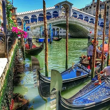 Alloggio Rialto View Konukevi Venedik